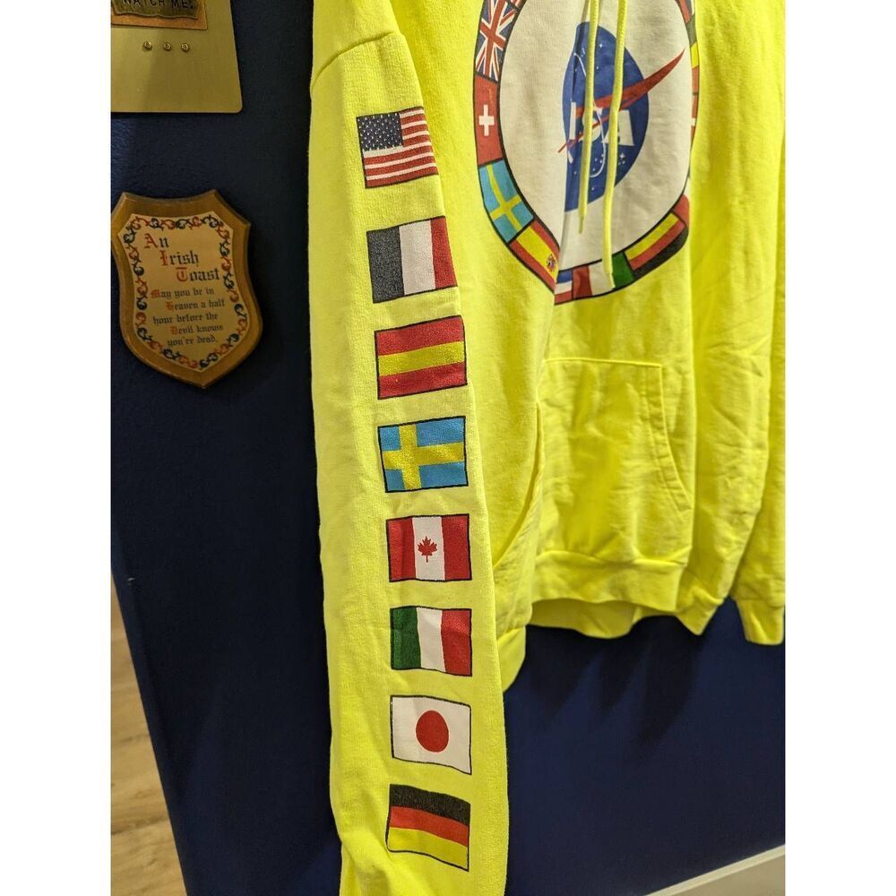 🥚3/30 NASA Hoodie - Picture 4 of 7